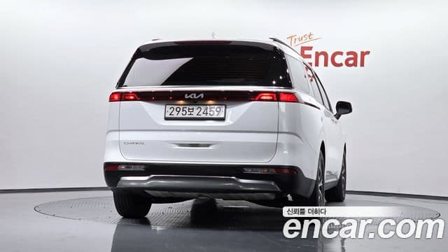 Kia Carnival 2023 — фото 4 из 20