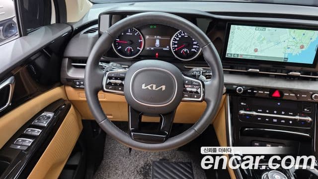 Kia Carnival 2023 — фото 13 из 20