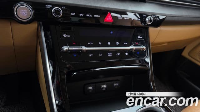 Kia Carnival 2023 — фото 18 из 20