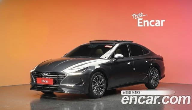 Hyundai Sonata 2019 — Фото 1/20