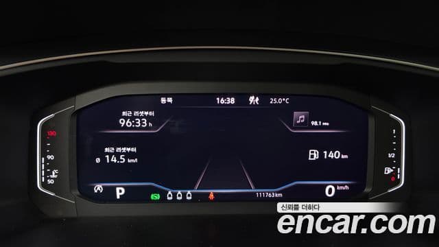 Volkswagen Tiguan 2021 — ფოტო 8/20