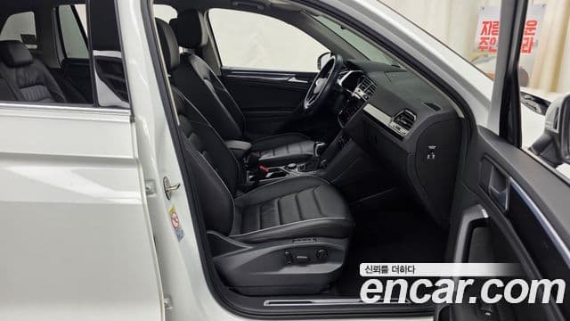 Volkswagen Tiguan 2021 — ფოტო 11/20