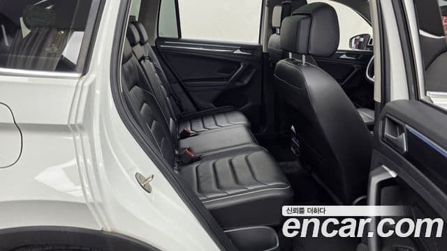 Volkswagen Tiguan 2021 — фото 12 из 20