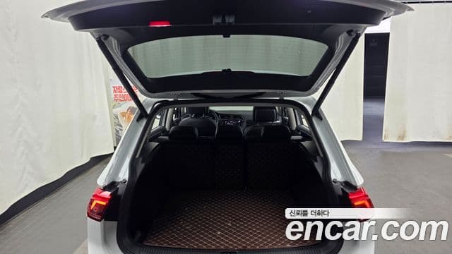 Volkswagen Tiguan 2021 — ფოტო 20/20