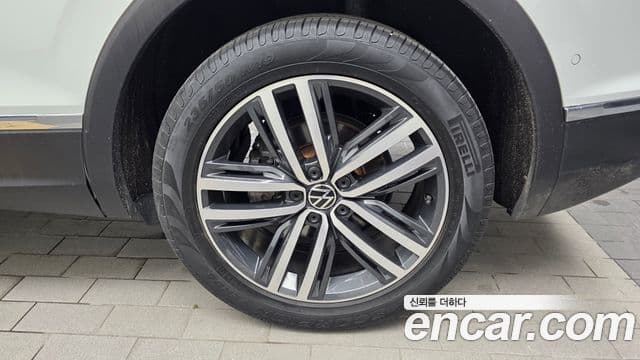 Volkswagen Tiguan 2021 — Photo 18/32