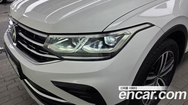 Volkswagen Tiguan 2021 — Photo 22/32