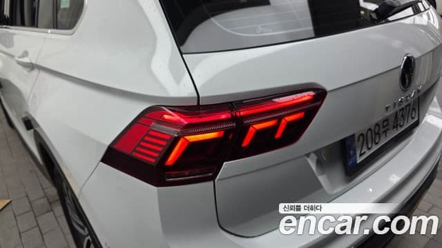 Volkswagen Tiguan 2021 — Photo 31/32