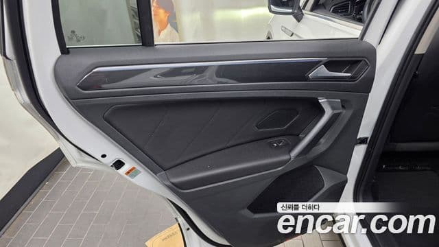 Volkswagen Tiguan 2021 — Photo 28/32