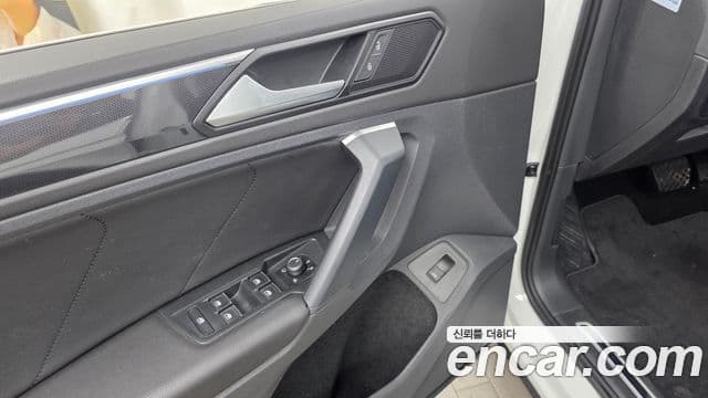 Volkswagen Tiguan 2021 — Photo 9/32