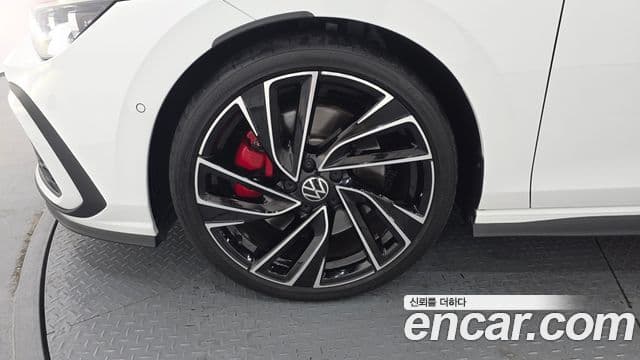 Volkswagen Golf 2024 — ფოტო 5/20