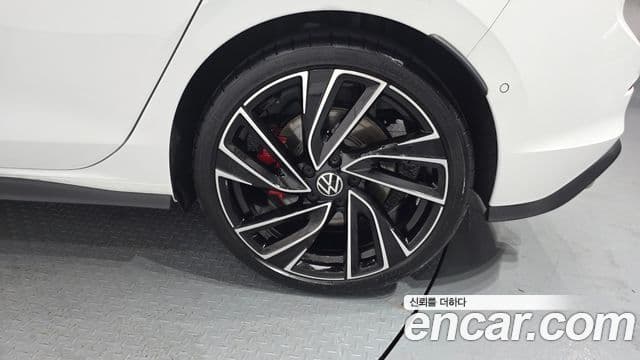 Volkswagen Golf 2024 — Şəkil 8/31