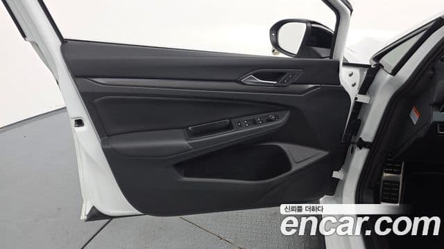 Volkswagen Golf 2024 — Şəkil 28/31