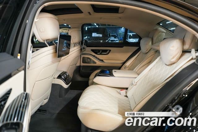 Mercedes-Benz S-Class 2023 — ფოტო 13/20
