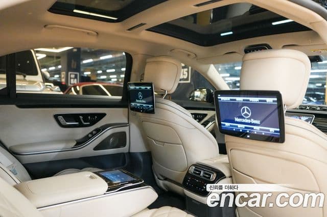 Mercedes-Benz S-Class 2023 — ფოტო 18/20
