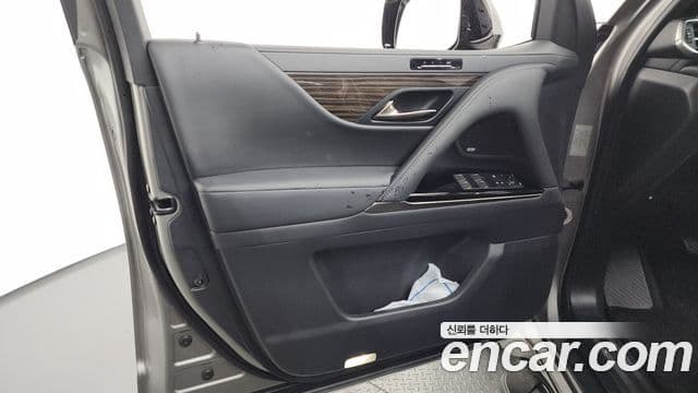 Lexus LX 2025 — Photo 35/38