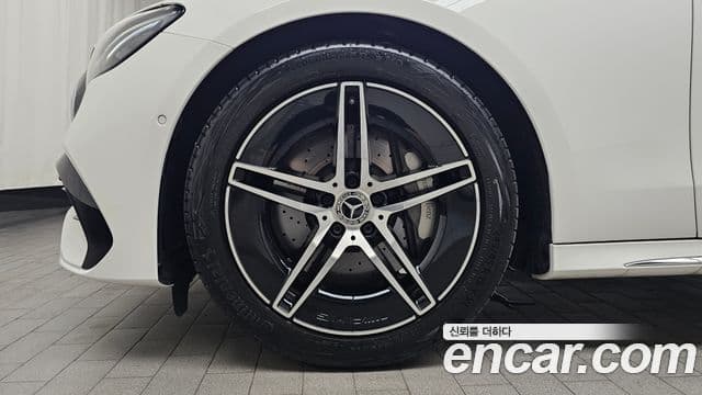 Mercedes-Benz E-Class 2025 — ფოტო 5/20