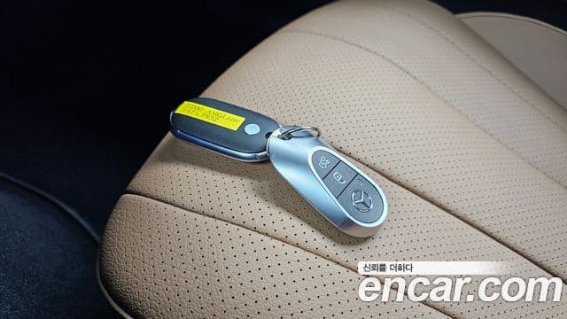 Mercedes-Benz E-Class 2025 — ფოტო 15/20