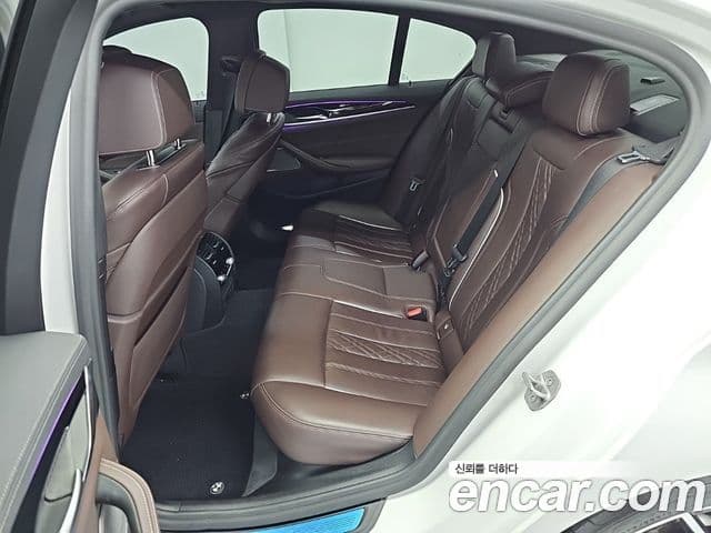 BMW 5 Series 2021 — ფოტო 12/19