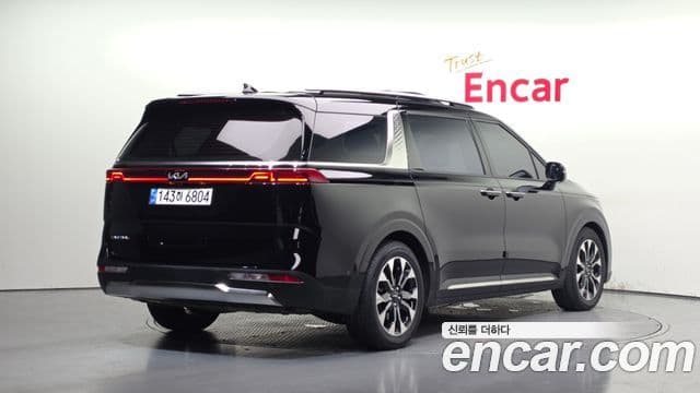 Kia Carnival 2023 — ფოტო 2/20