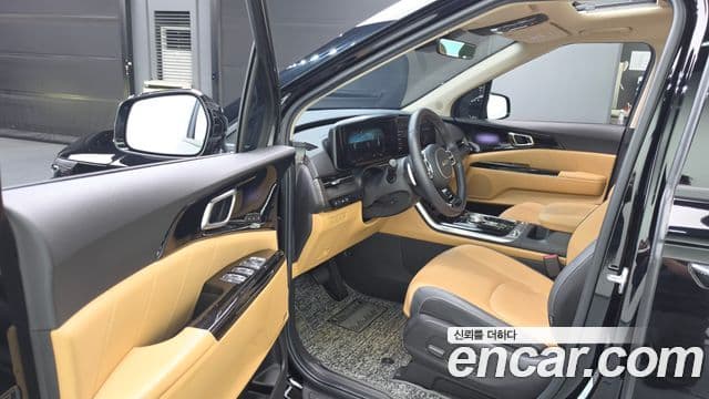 Kia Carnival 2023 — фото 10 из 20