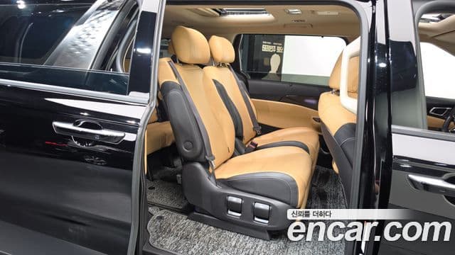Kia Carnival 2023 — ფოტო 12/20
