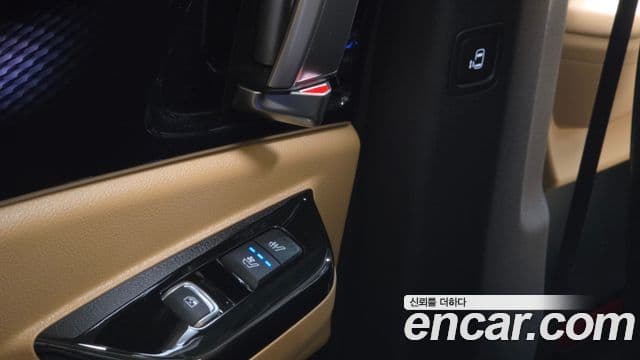 Kia Carnival 2023 — ფოტო 18/20