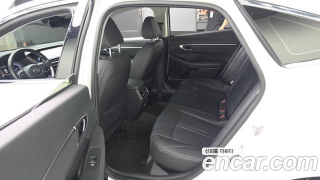 Hyundai Sonata 2022 — ფოტო 11/20