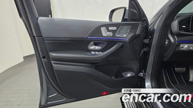 Mercedes-Benz GLS-Class 2020 — Photo 10/34