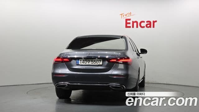 Mercedes-Benz E-Class 2021 — ფოტო 4/20