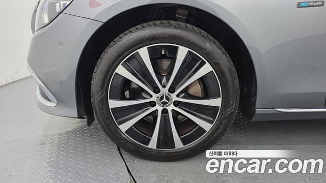 Mercedes-Benz E-Class 2021 — ფოტო 5/20