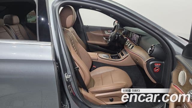 Mercedes-Benz E-Class 2021 — ფოტო 11/20