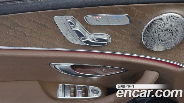 Mercedes-Benz E-Class 2021 — ფოტო 13/20