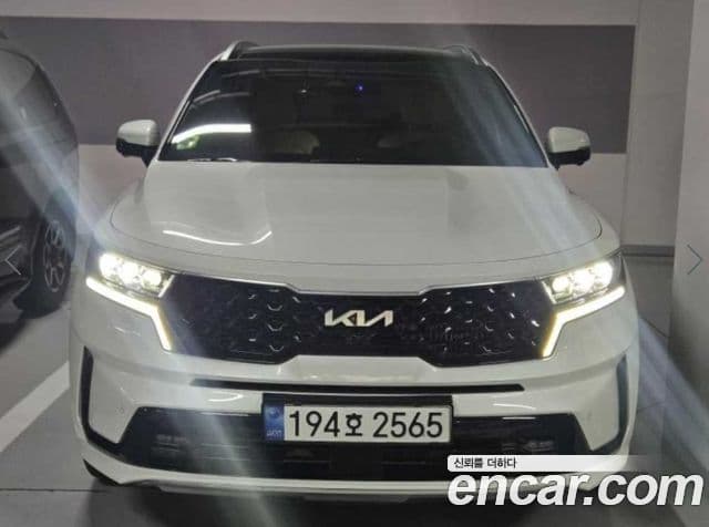 Kia Sorento 2022 — Фото 1/20