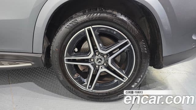 Mercedes-Benz GLE-Class 2021 — Şəkil 19/41