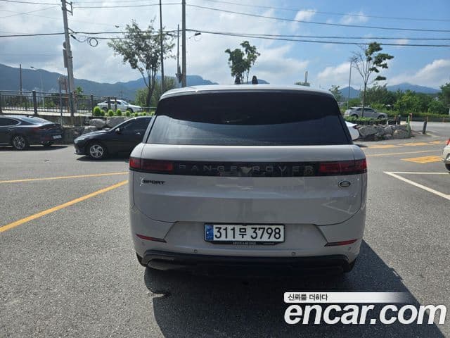 Land Rover Range Rover Sport 2023 — фото 3 из 16