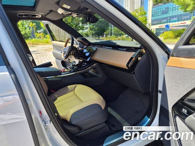 Land Rover Range Rover Sport 2023 — Photo 17/20
