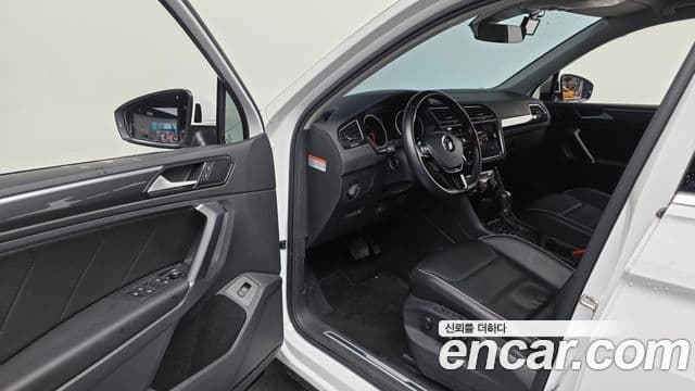 Volkswagen Tiguan 2018 — Şəkil 10/20