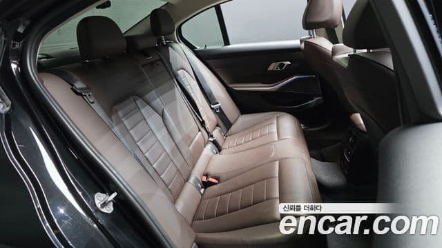 BMW 3 Series 2021 — фото 11 из 20