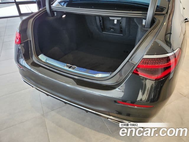 Mercedes-Benz S-Class 2025 — ფოტო 8/20