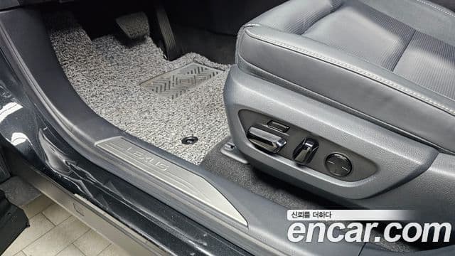 Lexus RX350h 2023 — Photo 20/32