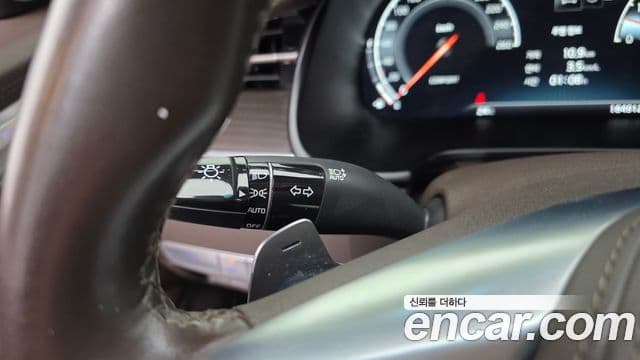 Kia The K9 2018 — Photo 14/40