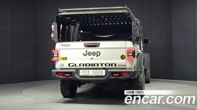 Jeep Gladiator 2021 — ფოტო 4/20