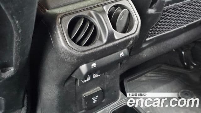 Jeep Gladiator 2021 — ფოტო 19/20