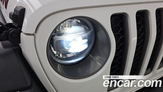 Jeep Gladiator 2021 — Photo 28/35