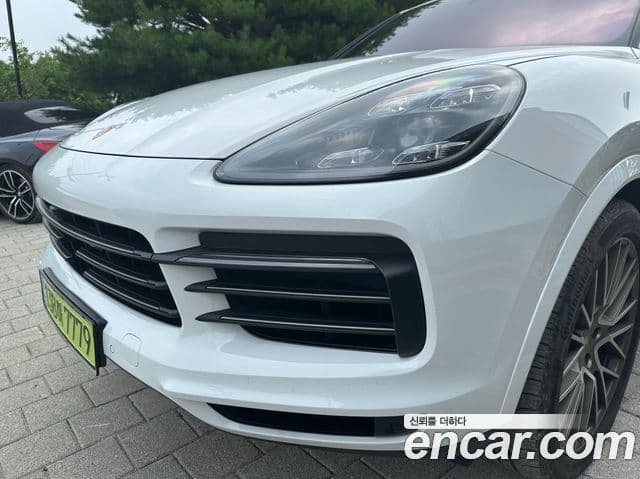 Porsche Cayenne 2023 — ფოტო 8/19