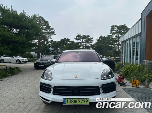 Porsche Cayenne 2023 — ფოტო 2/19
