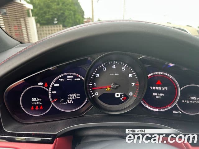 Porsche Cayenne 2023 — ფოტო 6/19