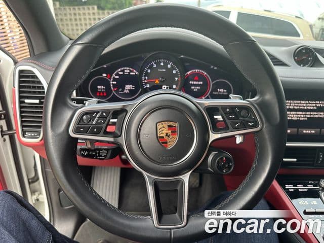Porsche Cayenne 2023 — ფოტო 11/19