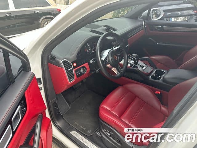 Porsche Cayenne 2023 — ფოტო 12/19