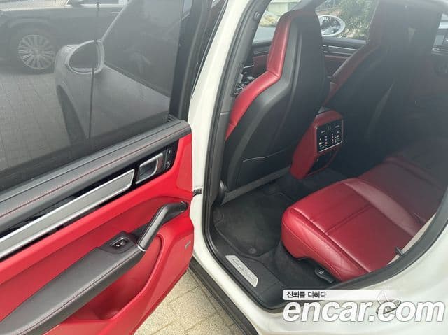 Porsche Cayenne 2023 — ფოტო 14/19